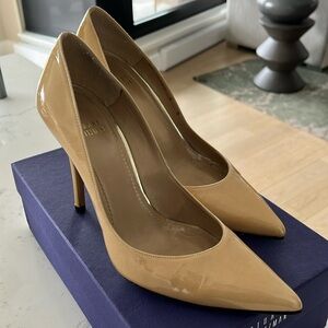 Nude pump
